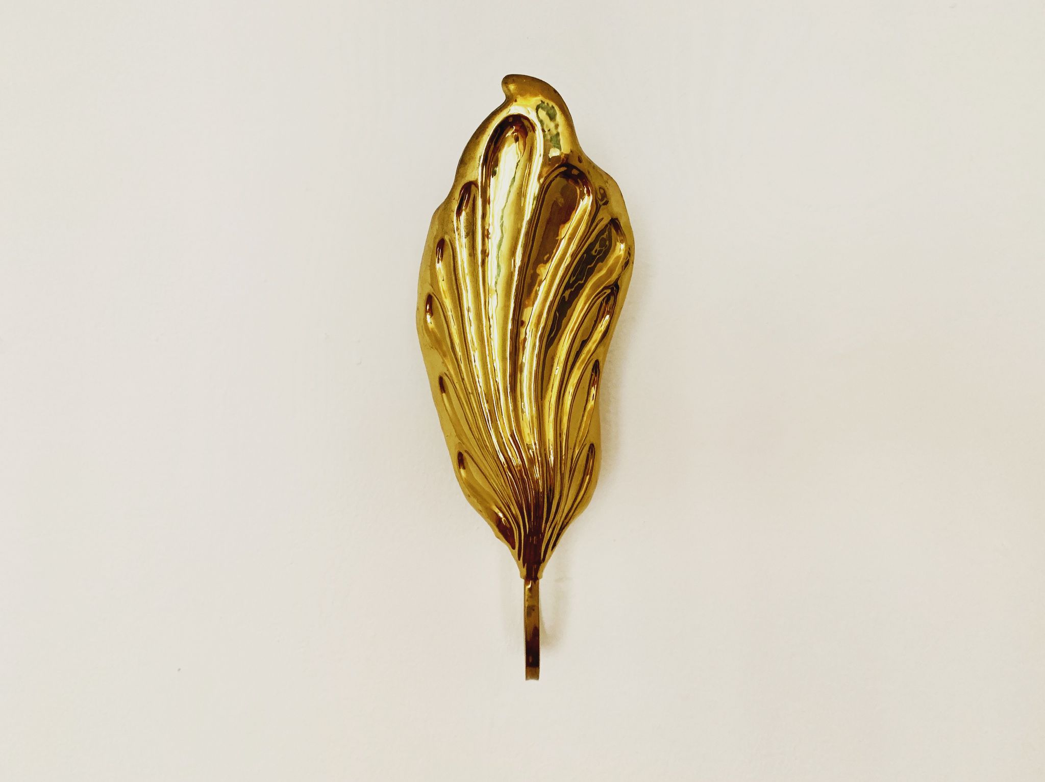 Set of 2 italian Mid Century Modern brass leaf shaped wall lamps by Tommaso Barbi