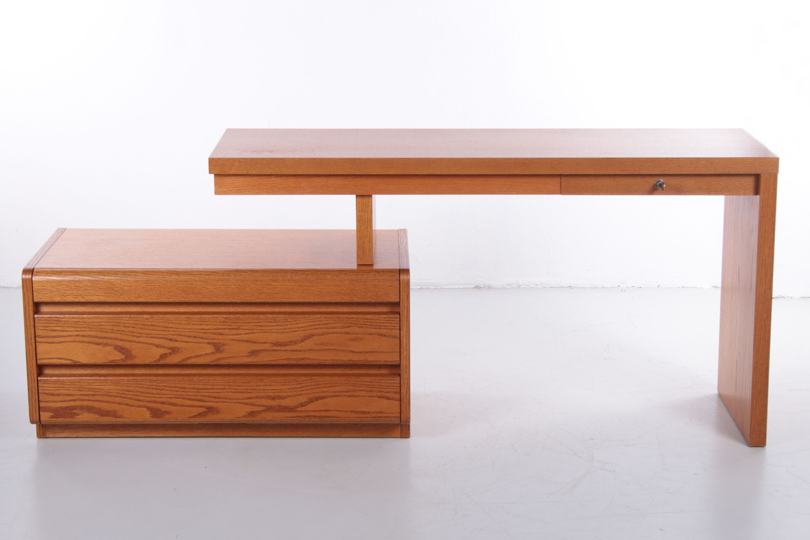 Bureau réglable en bois clair Moser