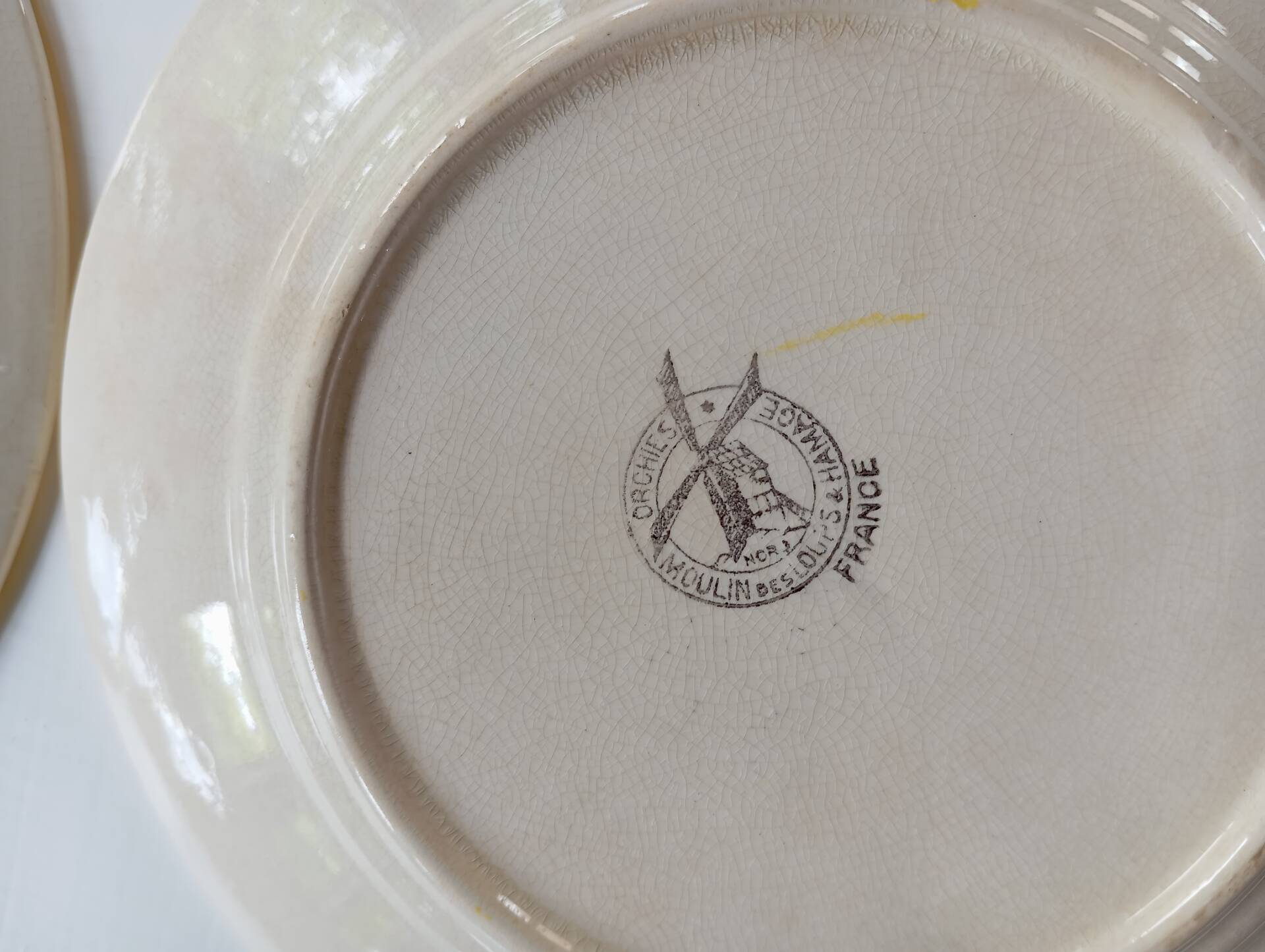 6 Art Deco dessert plates in barbotine. Moulin des Loups.