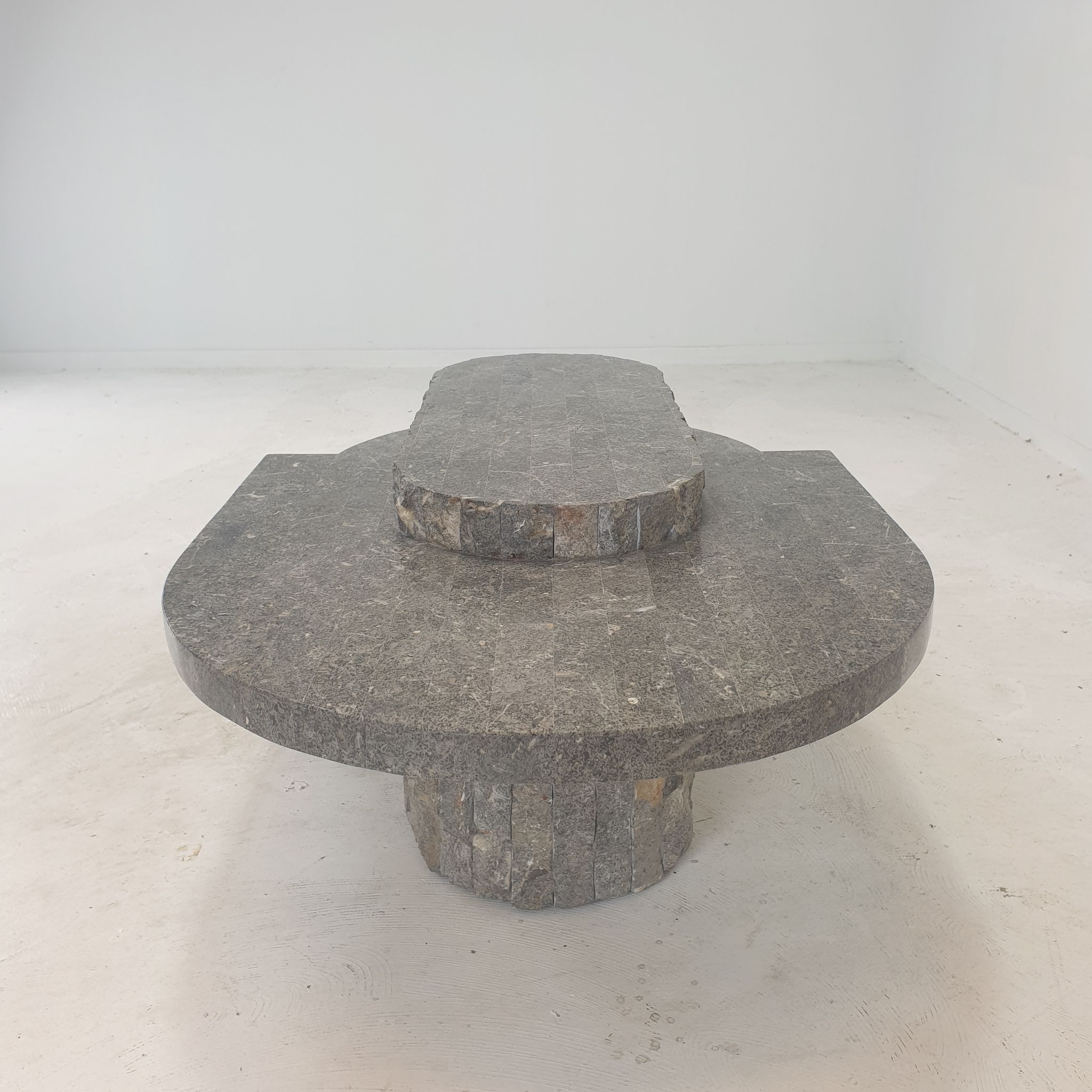 Table basse en pierre fossile, Magnussen Ponte, années 1980