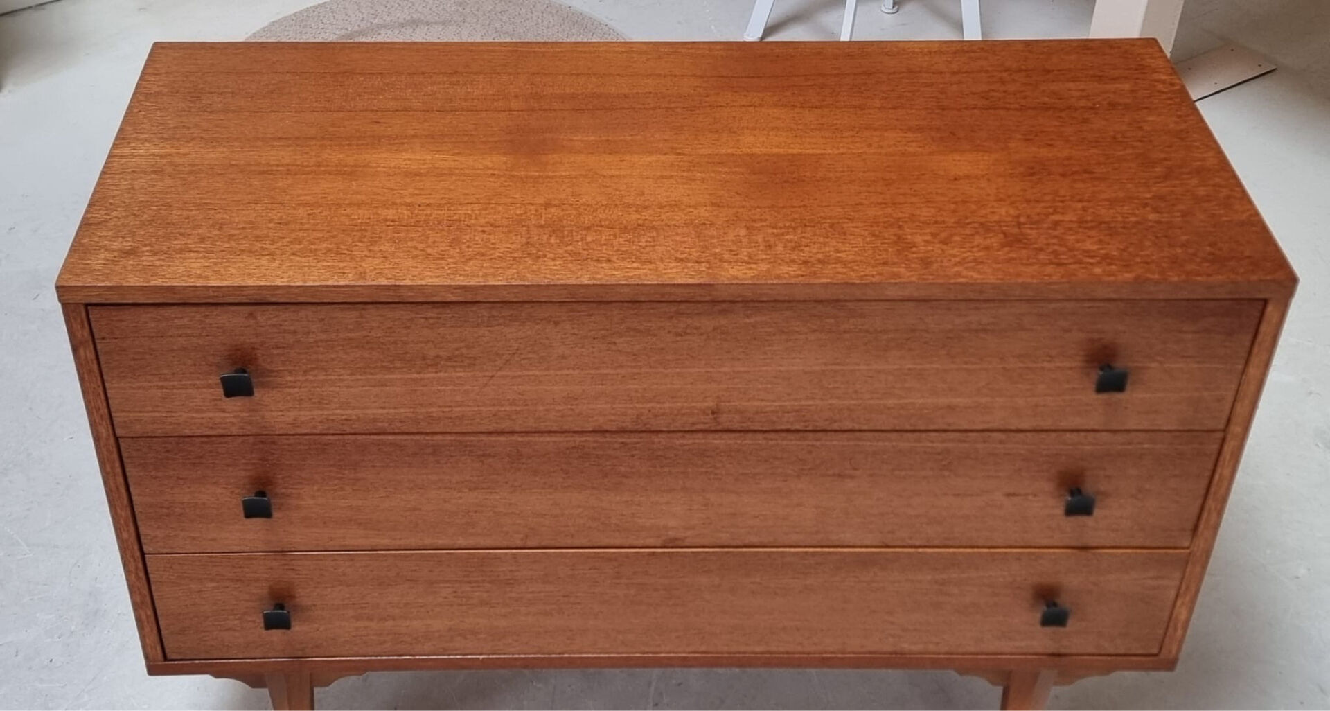 Mid-century drawer cabinet