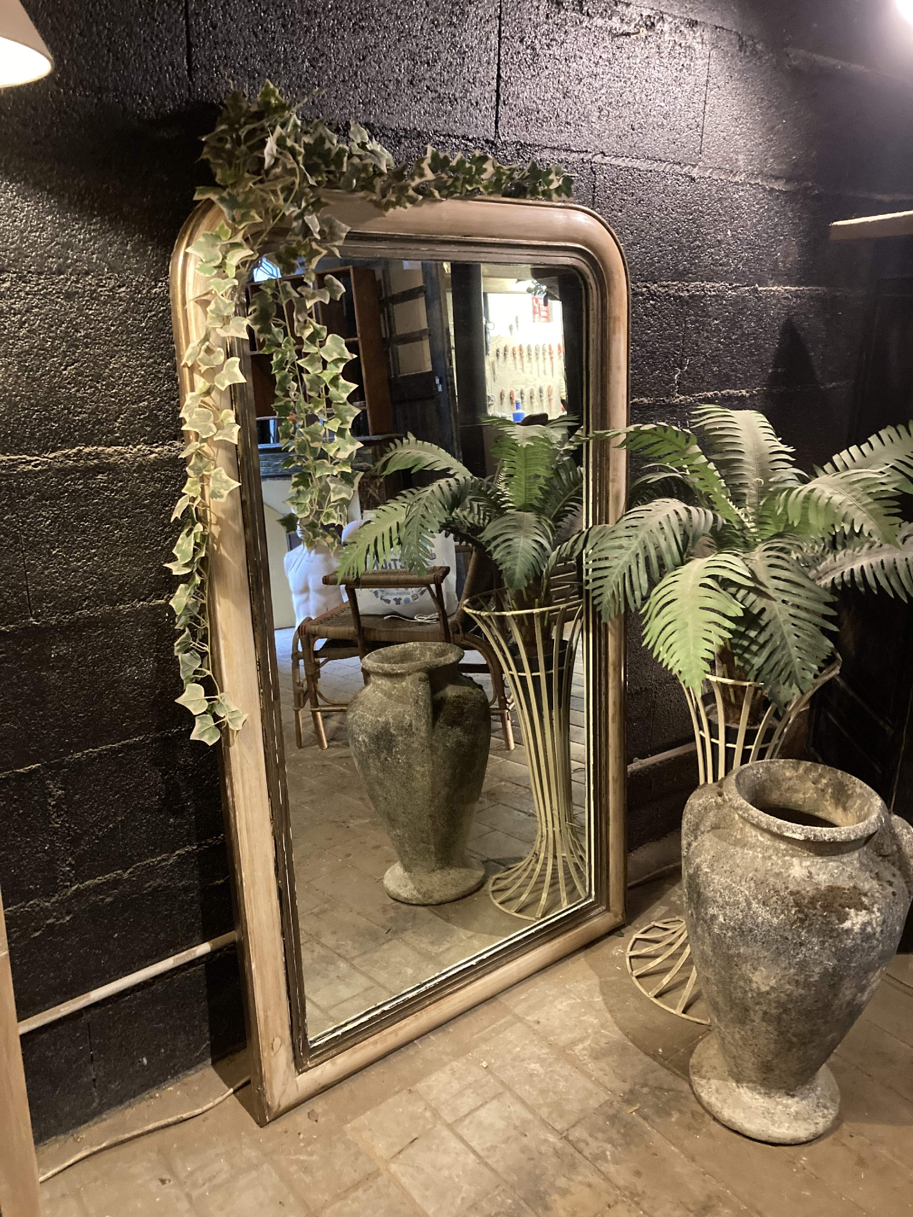 Mirror XIX eme in wood and stucco