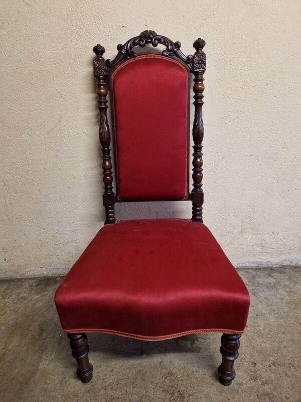 Chair known as a "chauffeuse" from the Napoléon III period, made of carved moulded wood.