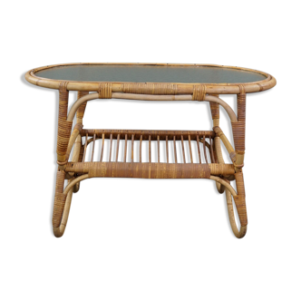 Table basse en rotin Dutch Design avec plateau en verre nuage et panier de lecture