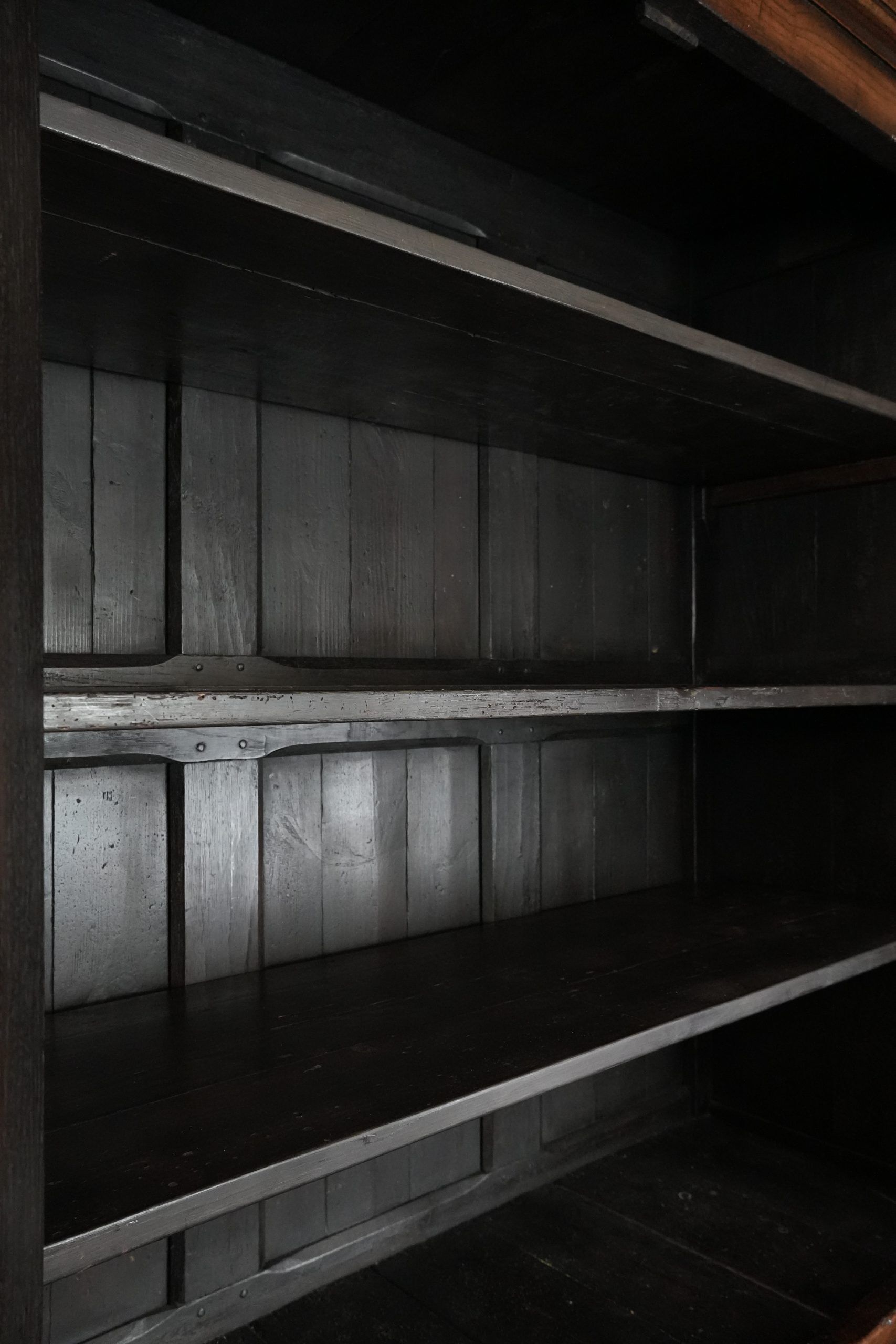 Armoire/ buffet anglais du XVIIIe siècle en chêne.