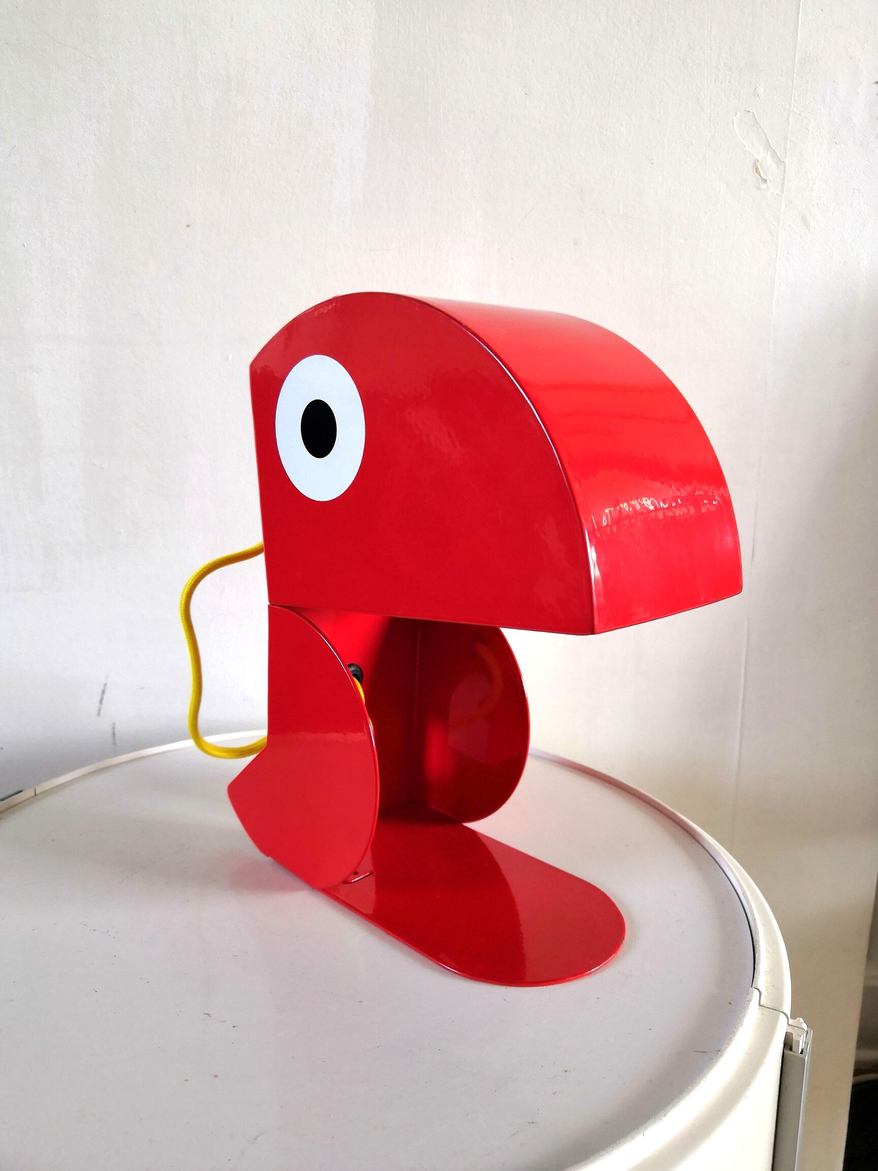Design toucan lamp carmine blue