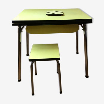 Table formica and its stool