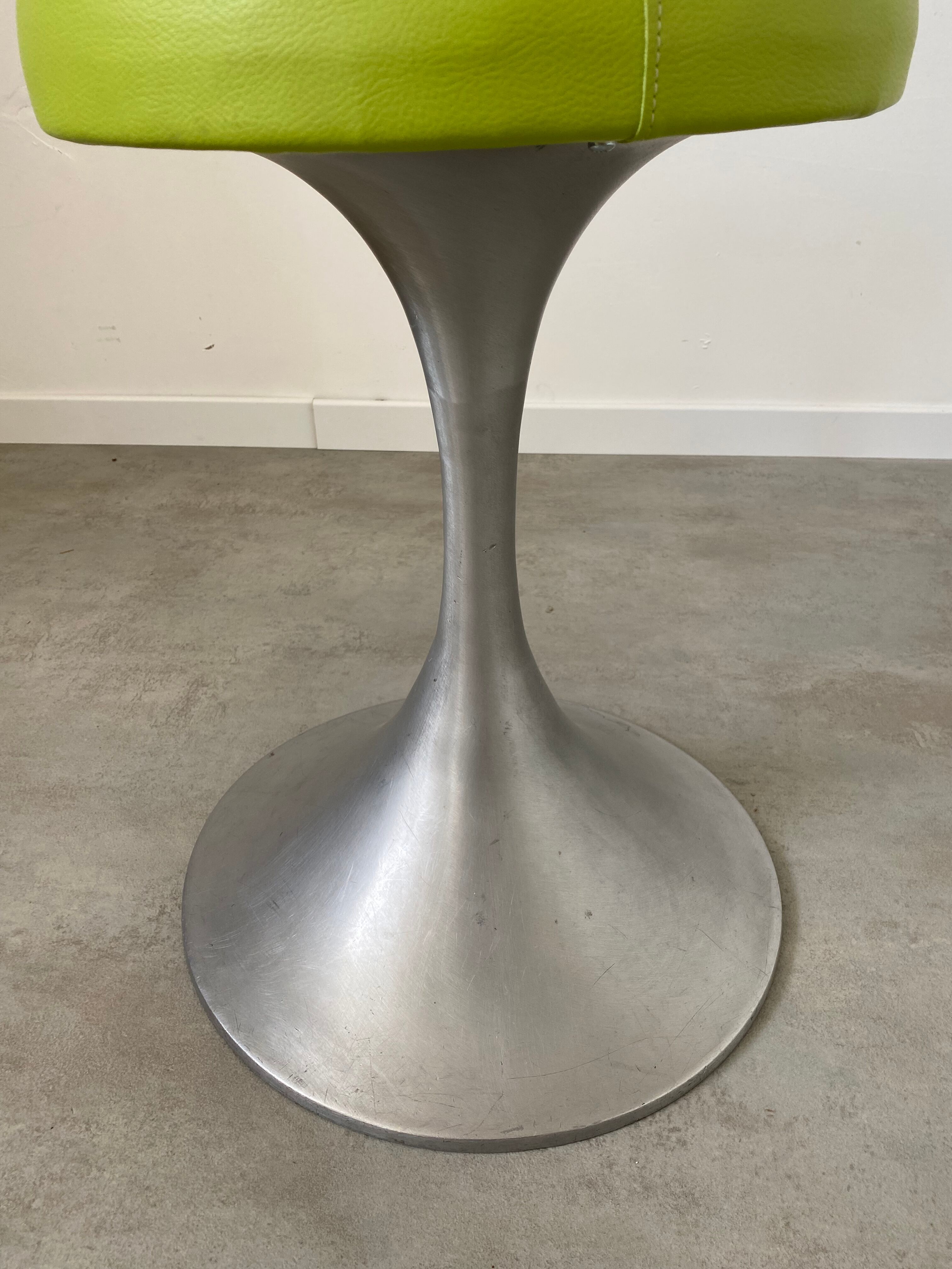 Old Stool Space Age, foot tulip alu metal vintage 70s