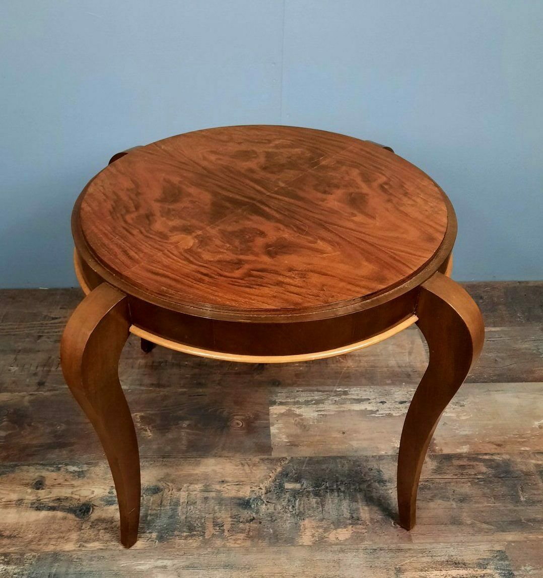 Walnut table/pedestal table and Walnut veneer from the Art Deco period circa 1930