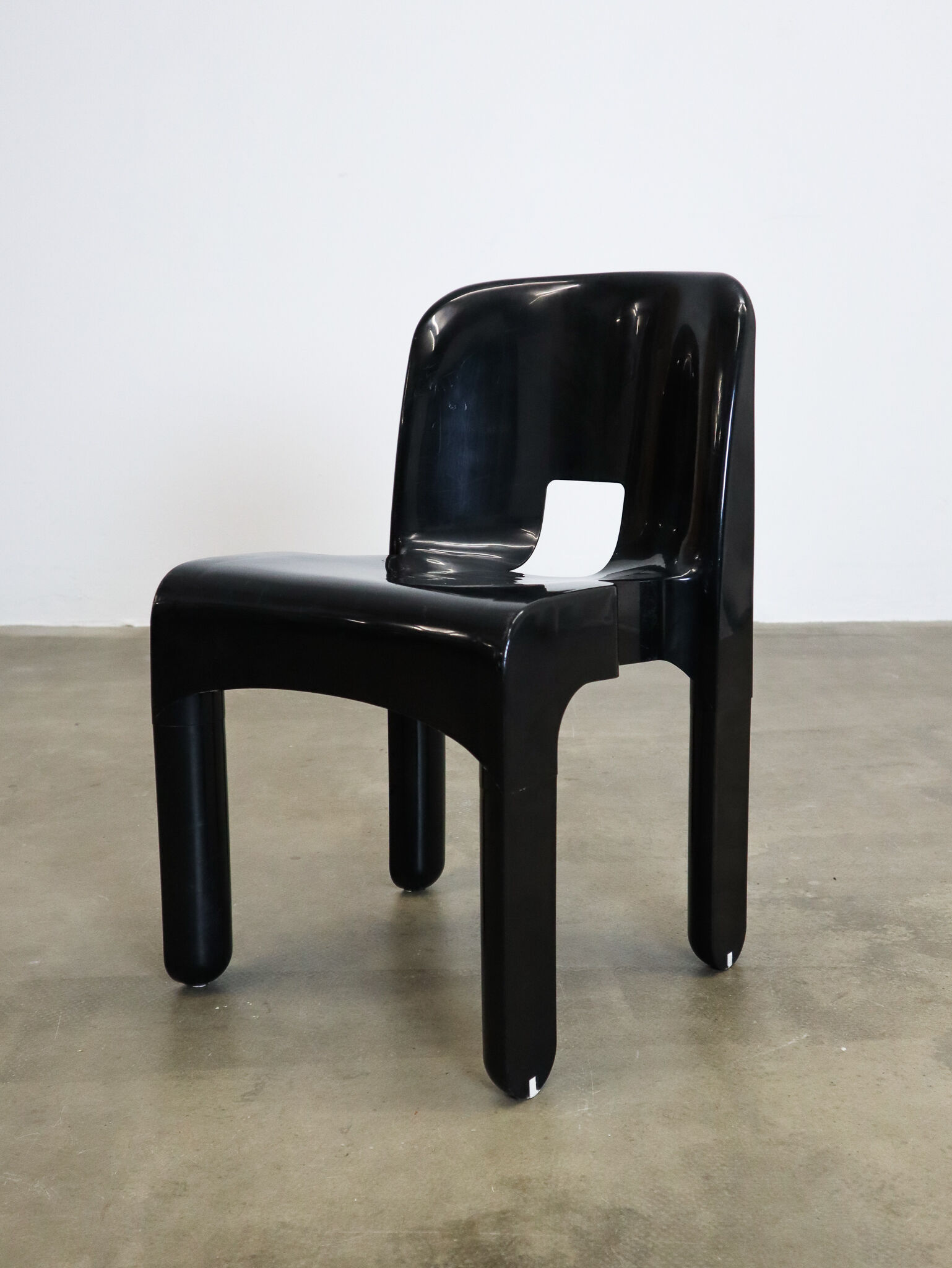 Joe Colombo Universale chairs black