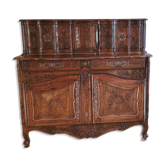 Provençal buffet with two bodies in solid walnut from the 18th century.