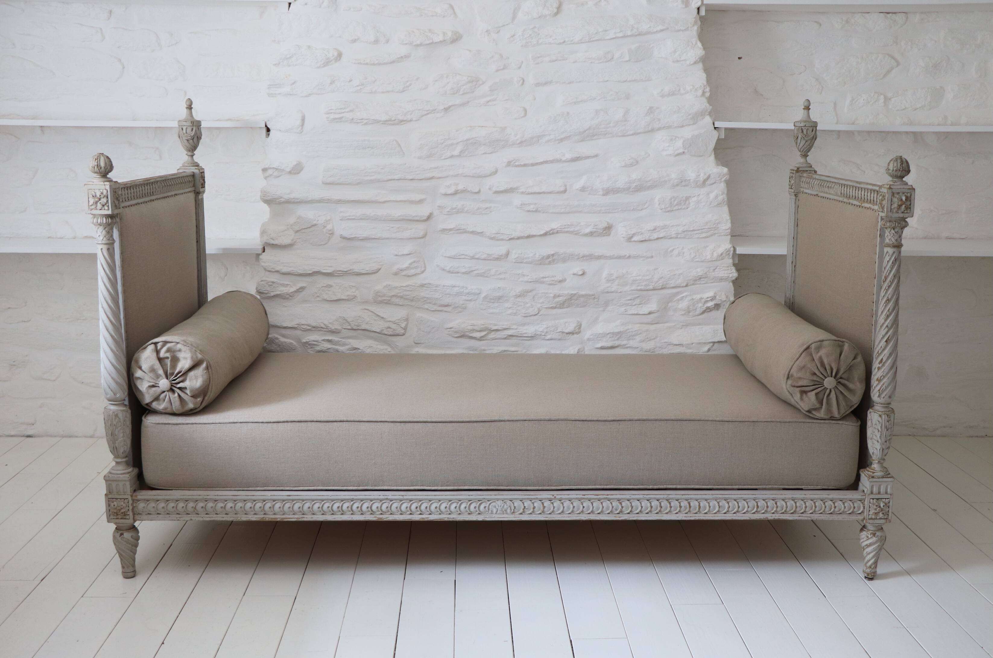 Resting bed - Louis XVI style bench reupholstered in linen