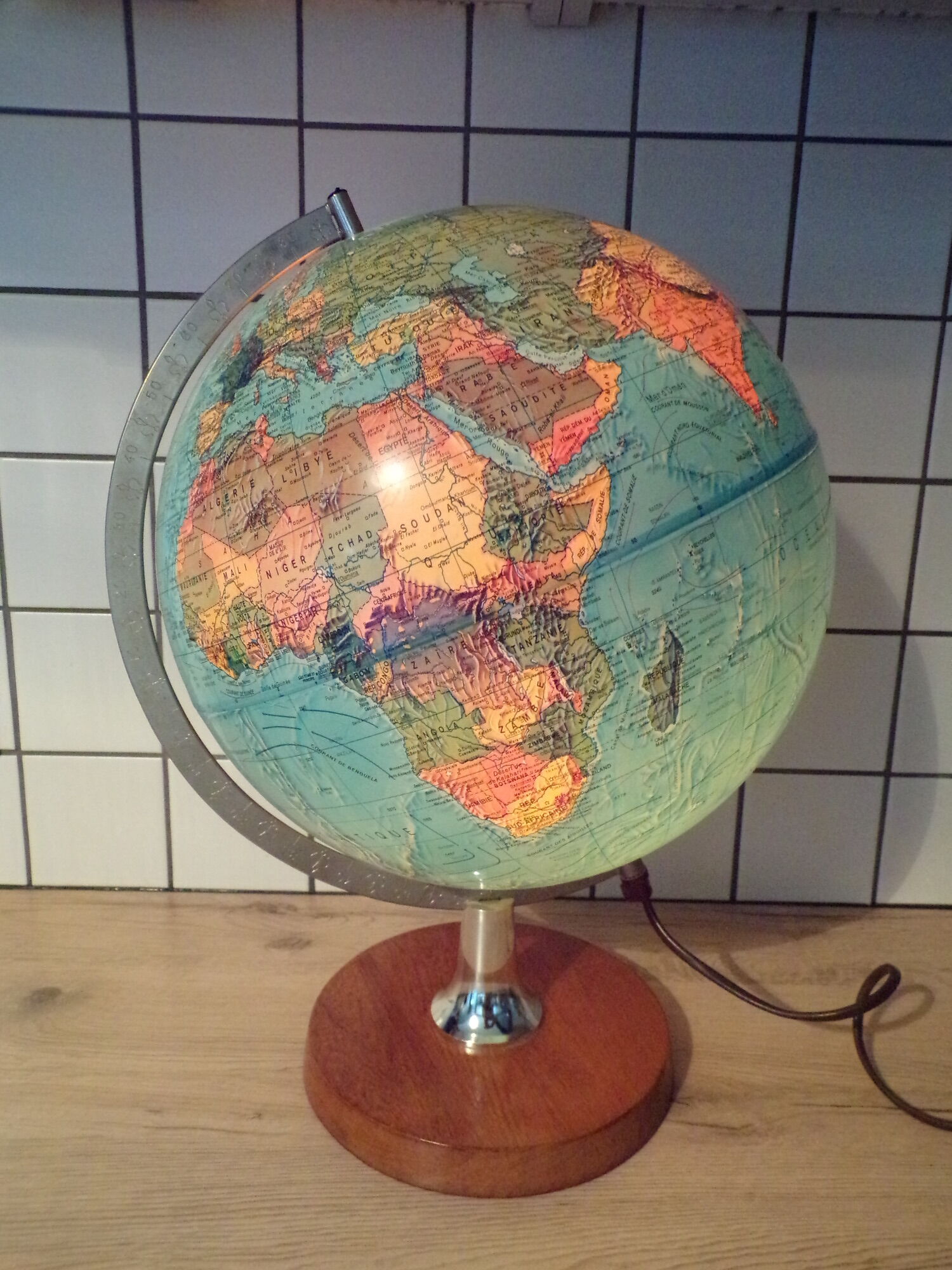 Globe Luminous Scan-globe 1977