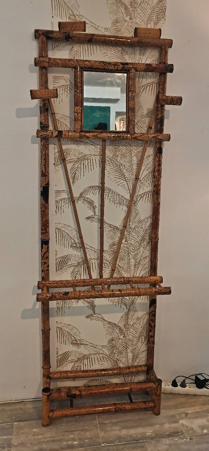 Bamboo wall-mounted locker