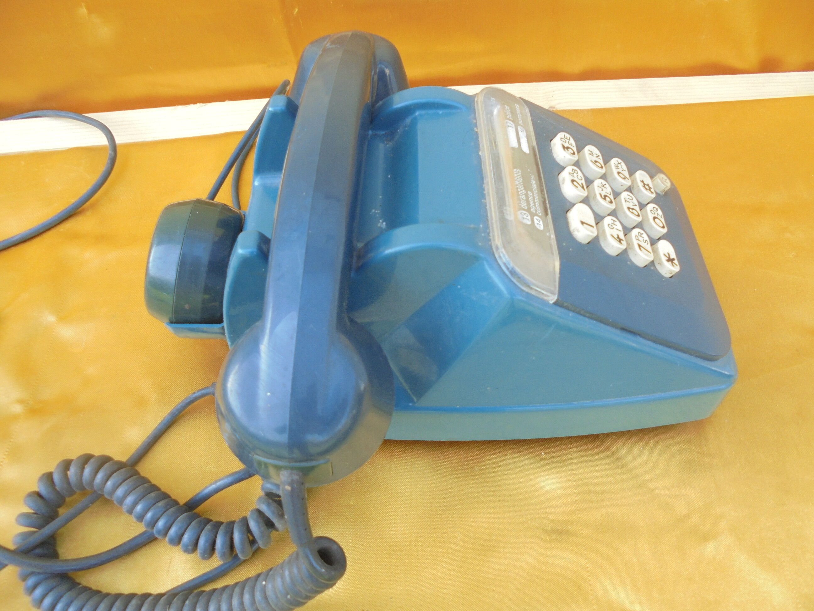 Telephone with touches bleu vintage socotel s63