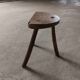 Tabouret en bois tripode de traite