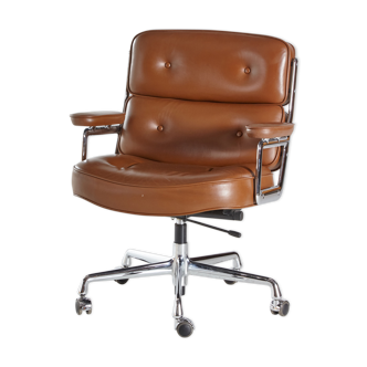 ES104 Lobby chair by Charles & Ray Eames for Vitra