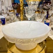 Fruit bowl or empty pocket in carved alabaster