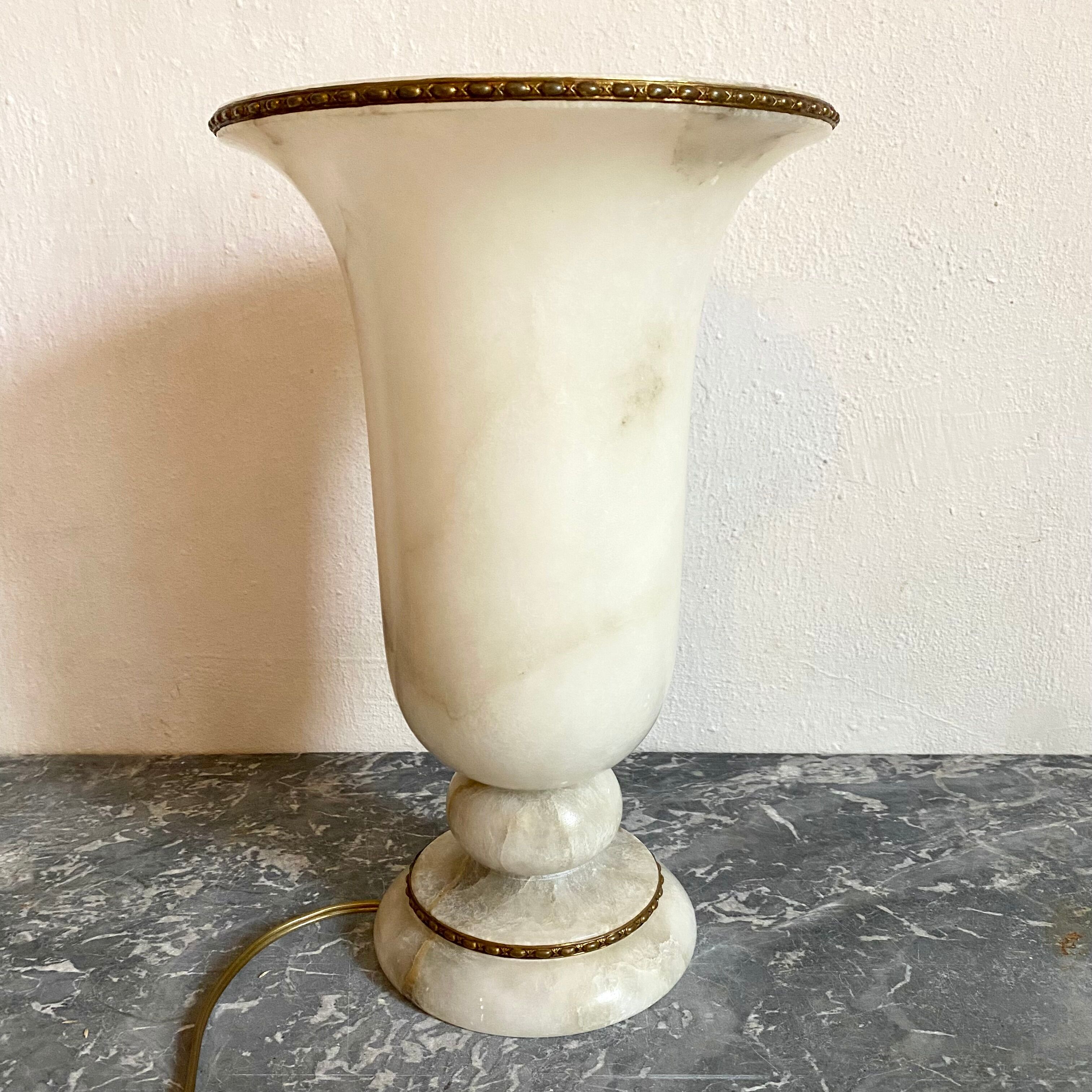 Vintage Medicis lamp in alabaster and brass