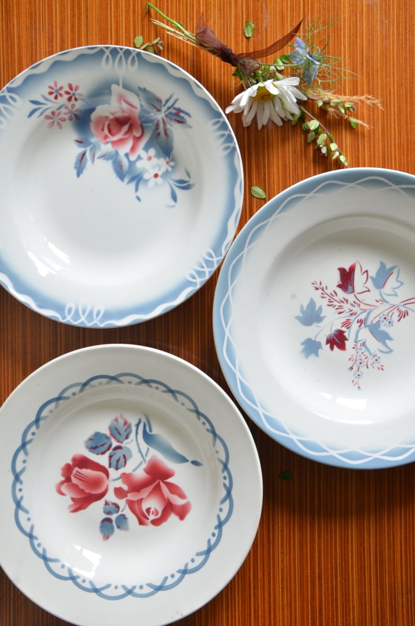 Lot dépareillées de 3 assiettes Digoin et Sarreguemines