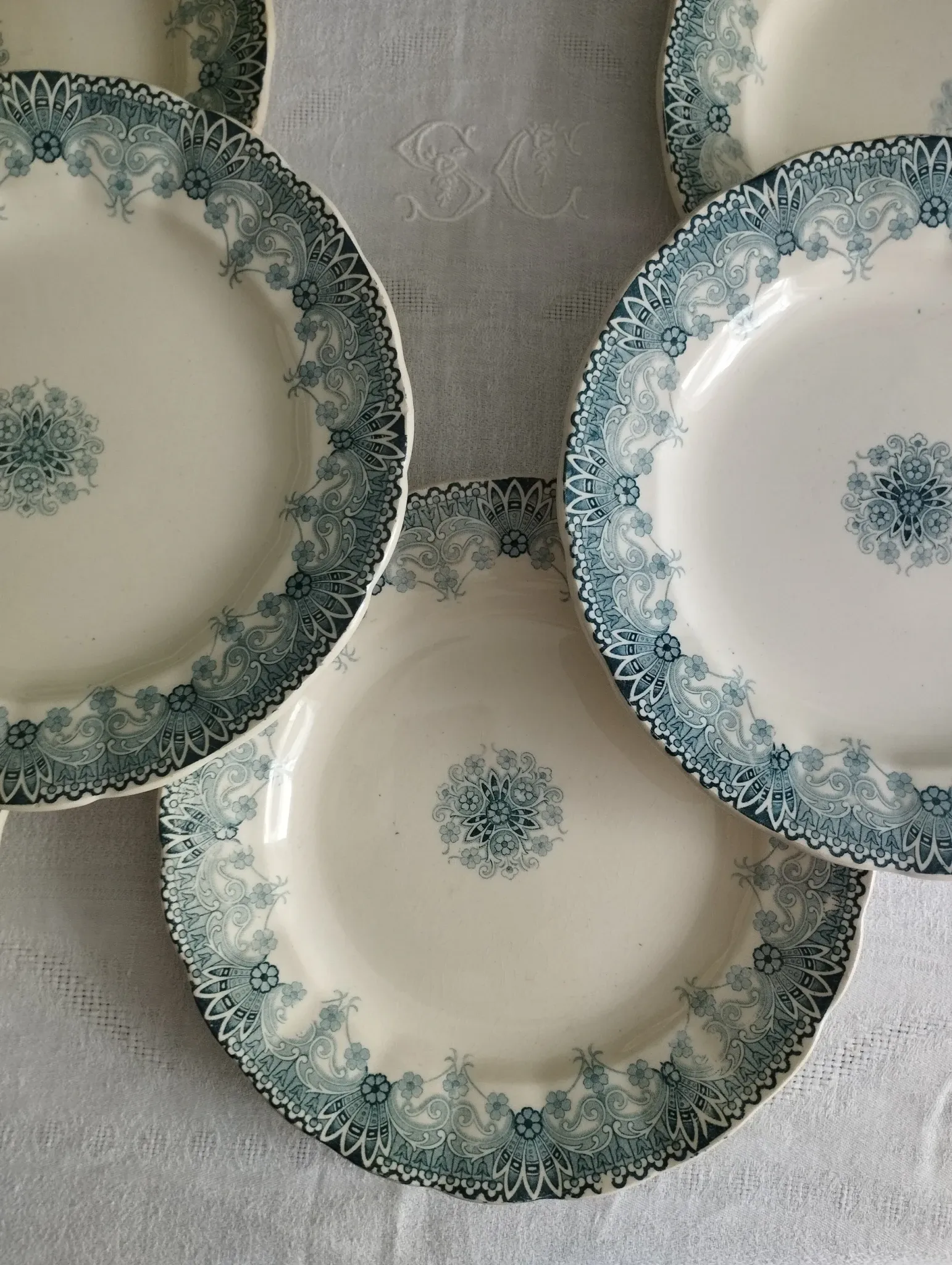 6 flat plates in earthenware from HB Choisy-le-Roi "Henriette"