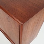 Buffet haut en teck, design danois, années 1960, designer : EW Bach