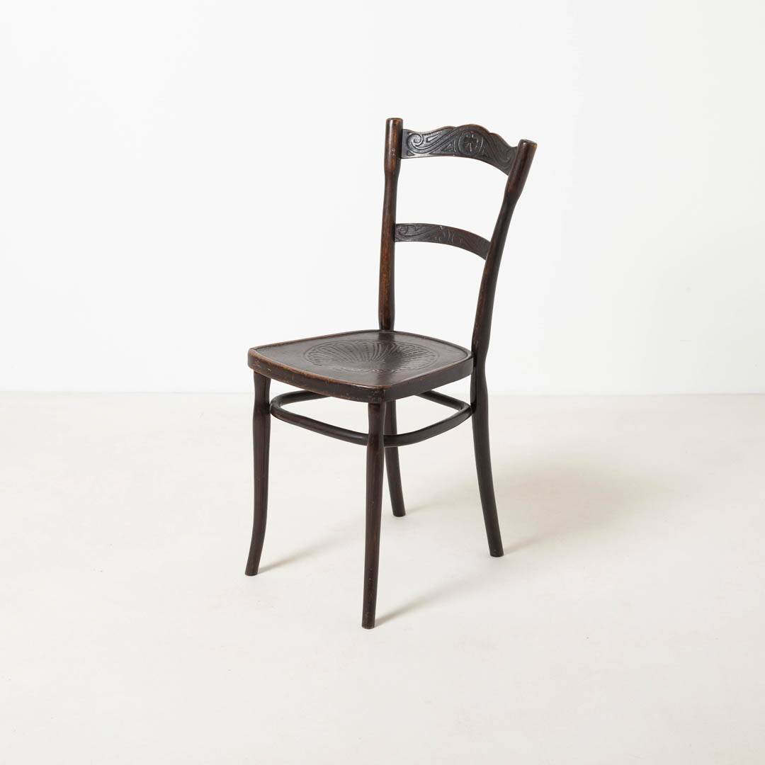 Paire de chaises de café / salle à manger en bois courbé antiques par J&J Kohn, Autriche, vers 1