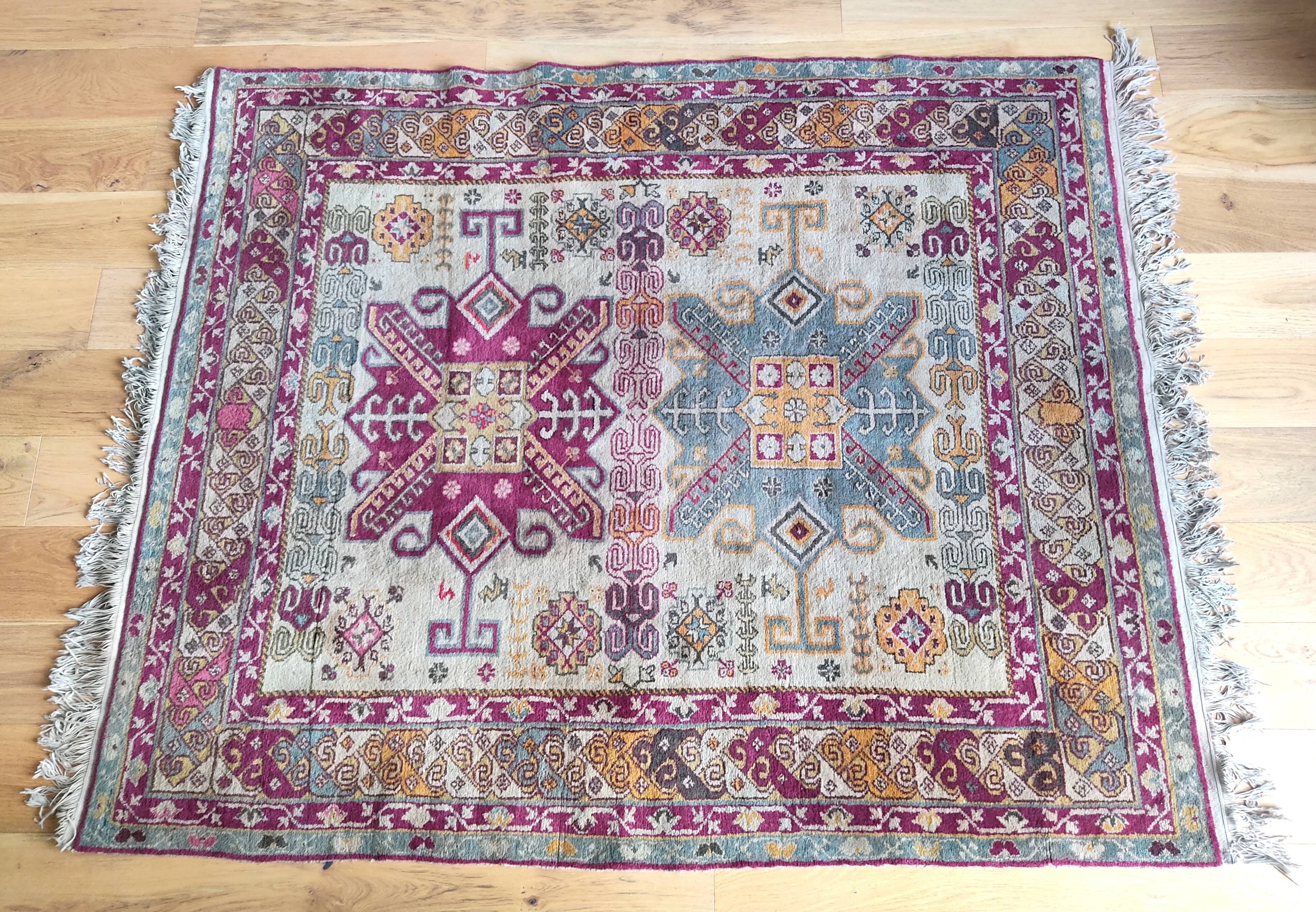 Oriental carpet 161 x 132 cm