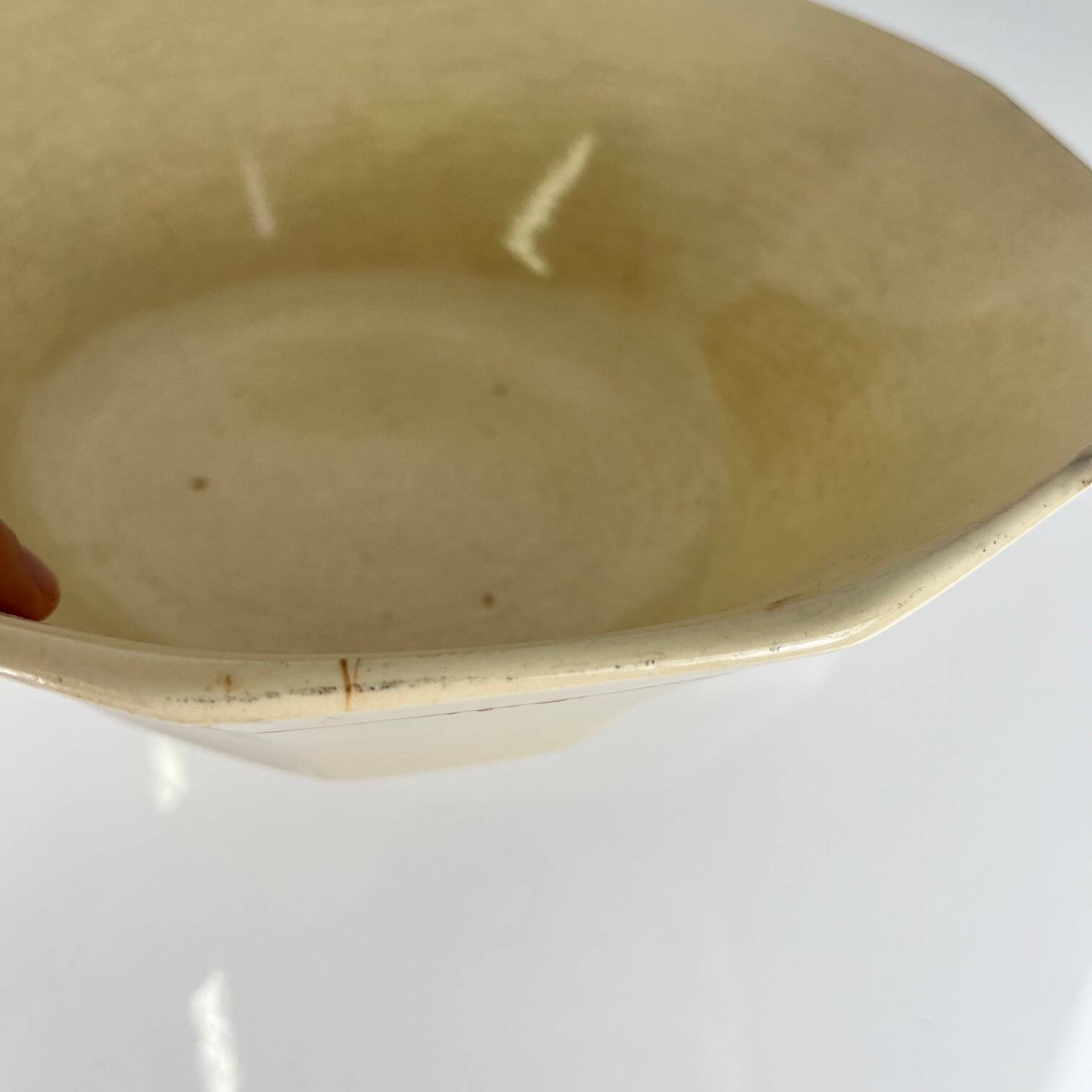 Sarreguemines salad bowl with flower pattern, first half of the 20th century.