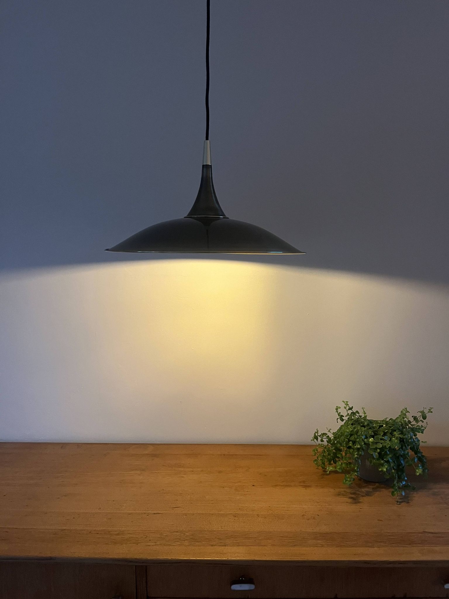 Suspension vintage en laiton attribuée à Florian Schulz - Lampe design allemande faite main