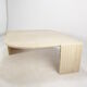 Table basse italienne travertin du milieu du siècle, années 1980