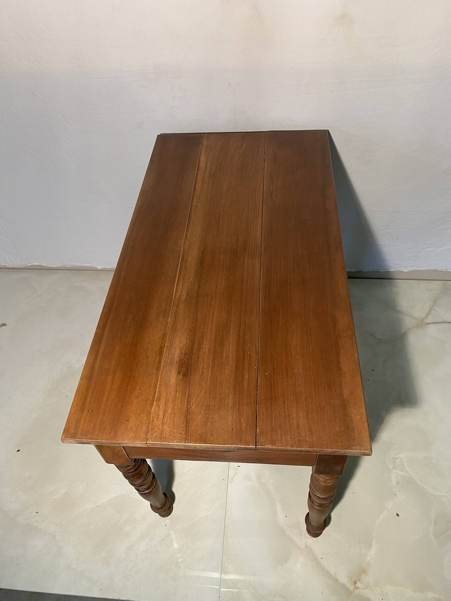 Vintage solid wood desk table - Elegant turned legs