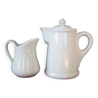 Cafetière en porcelaine blanche allemande KPM et pichet en porcelaine Français Pillivuyt