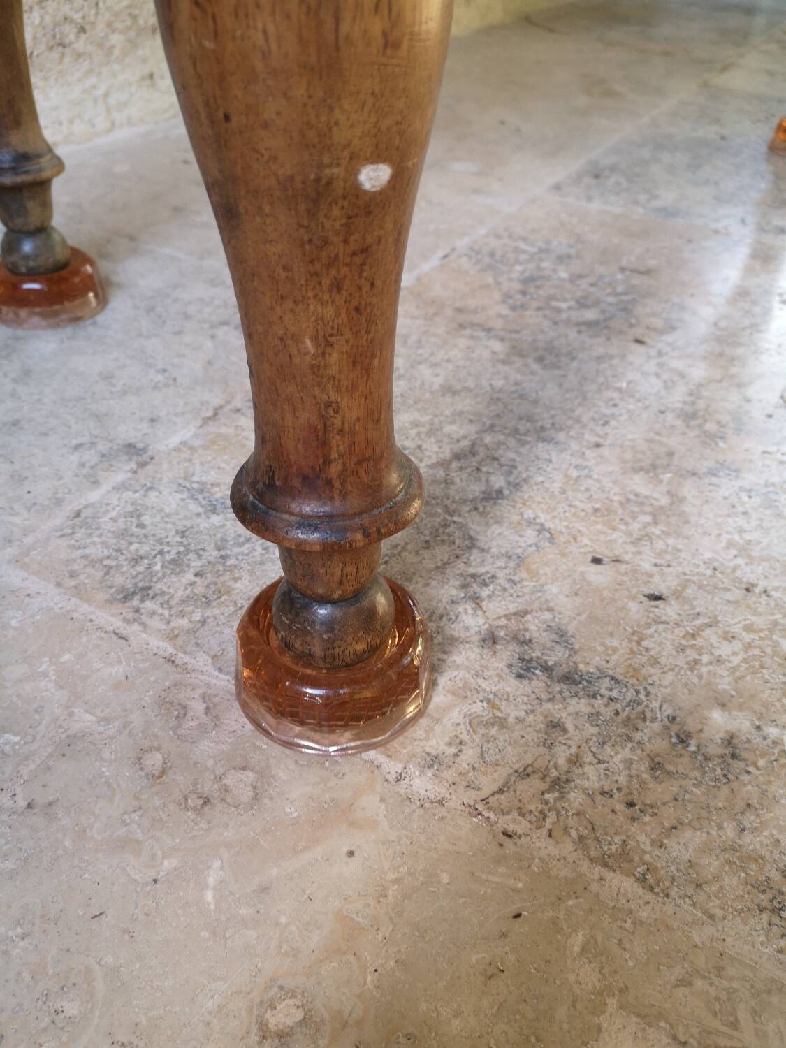 Round solid wood table 4 legs