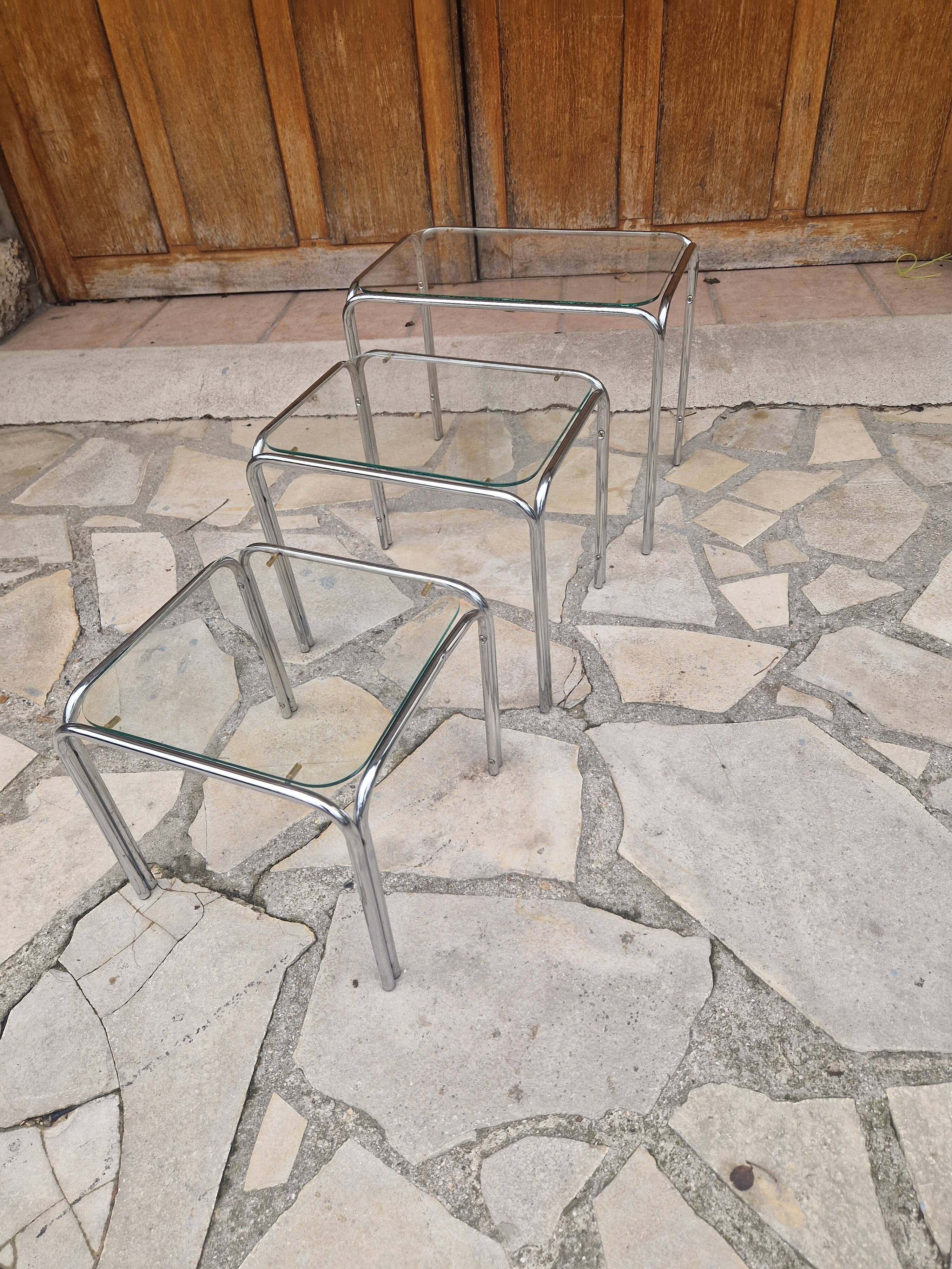 Vintage nesting coffee table