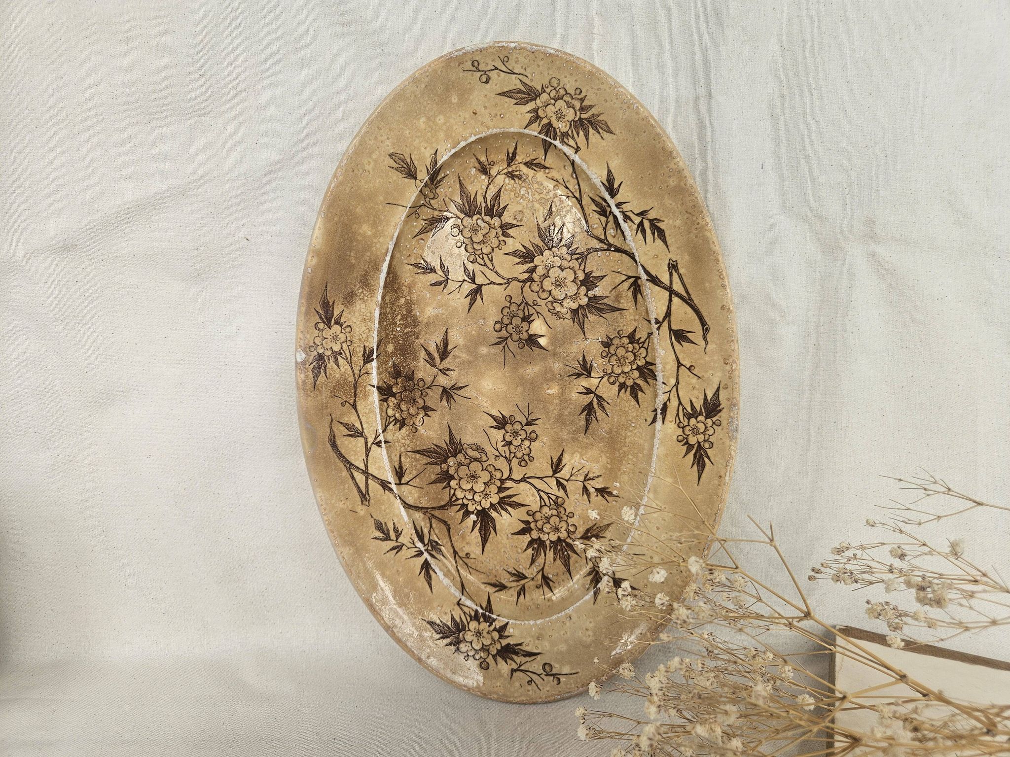 Old earthenware dish from Grigny
