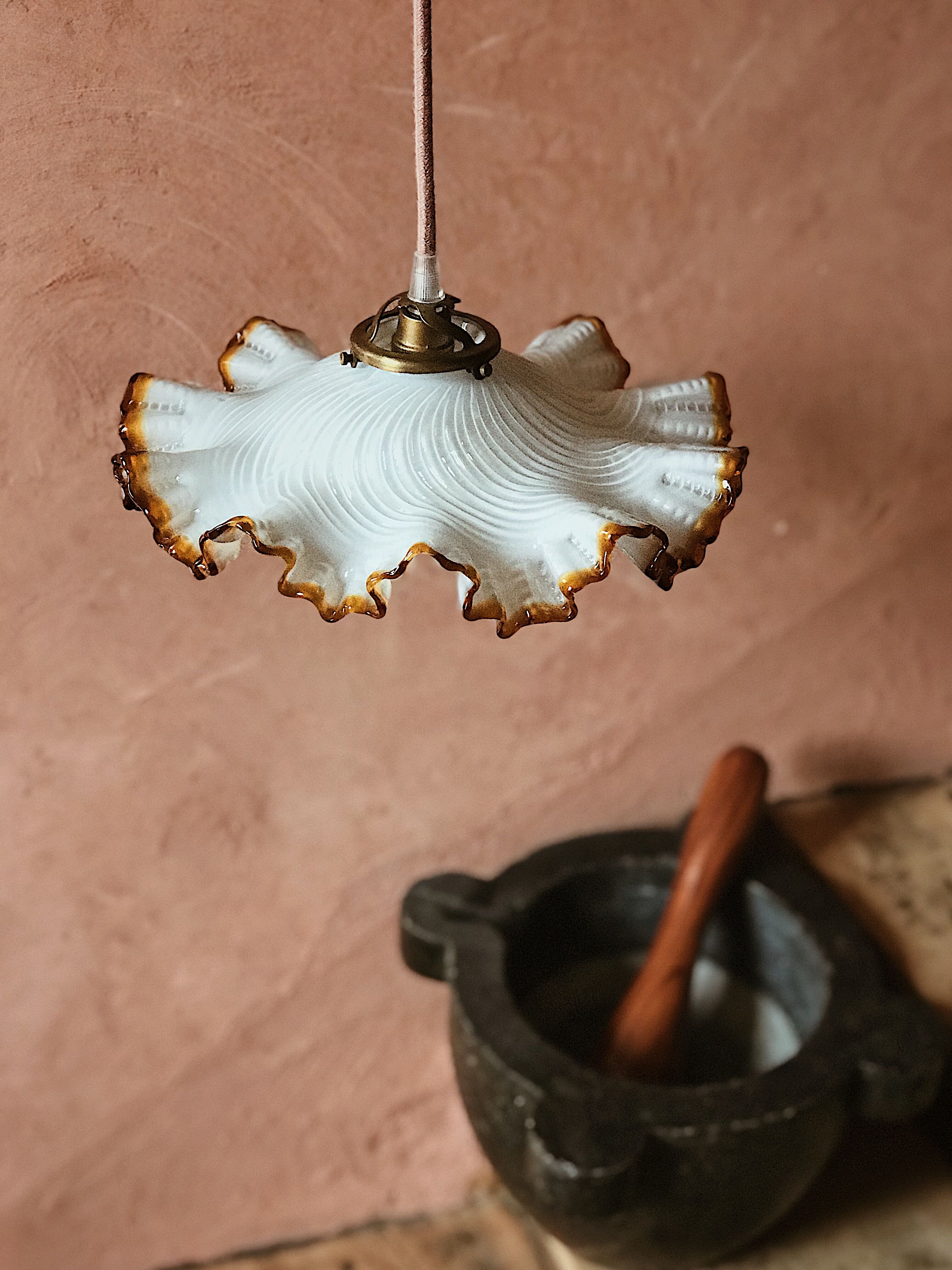 Suspension in opaline skirt