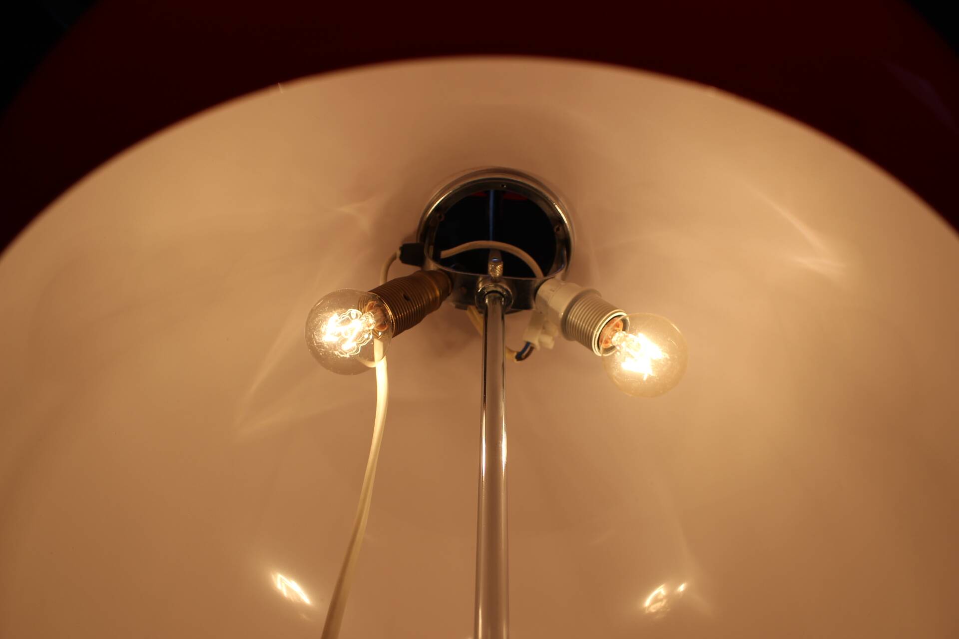 Lampadaire Space Age Guzzini Meblo en plastique et métal chromé, Italie années 1970