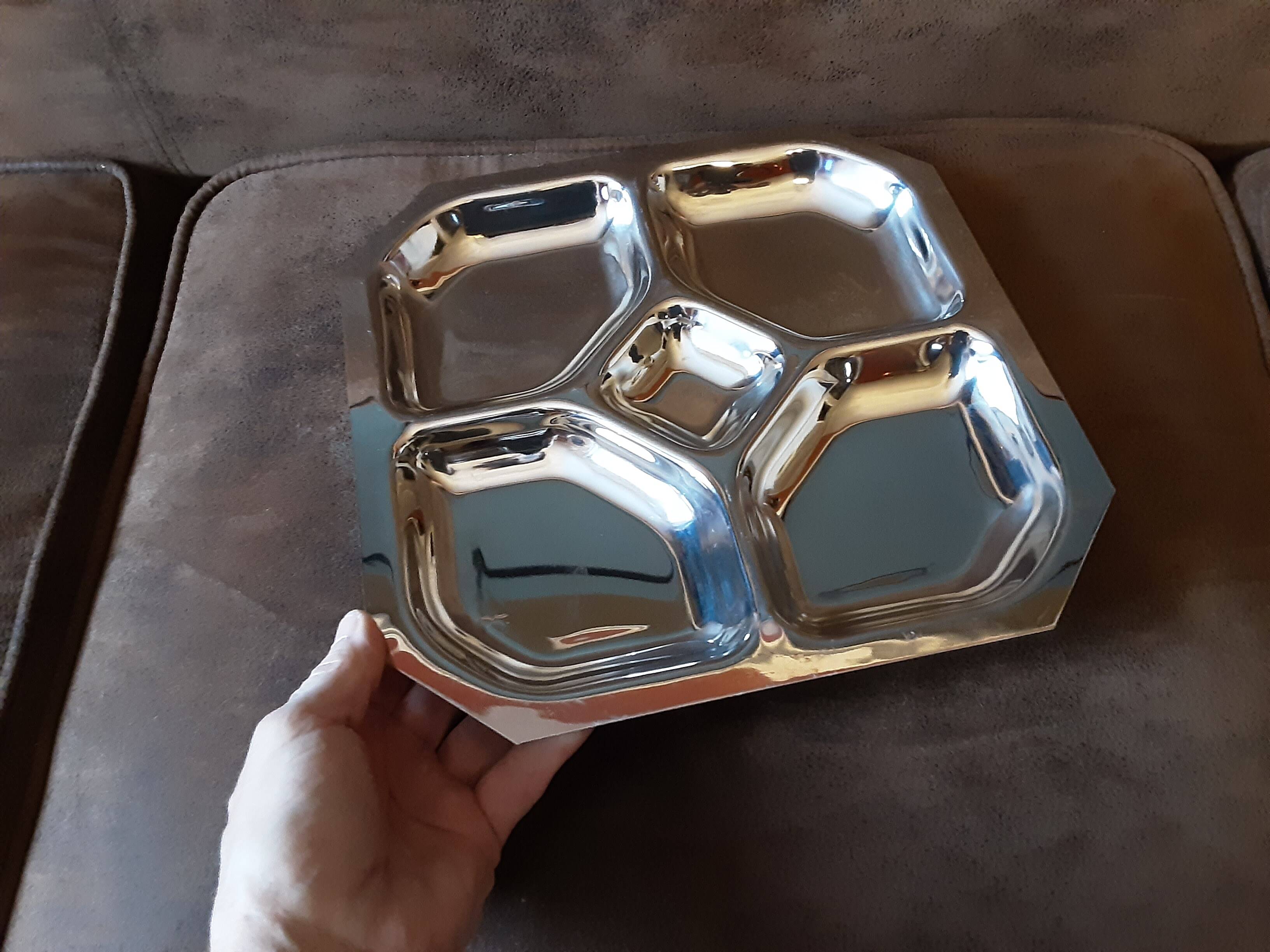 Metal compartment dish