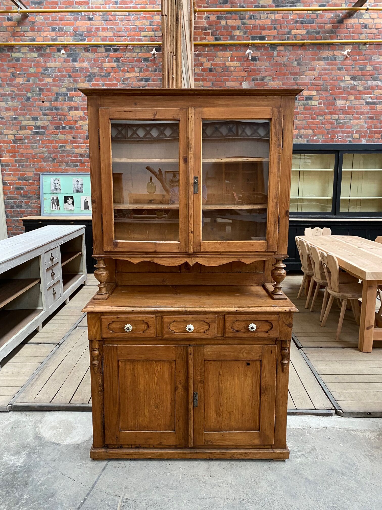 Early XXth century fir China buffet