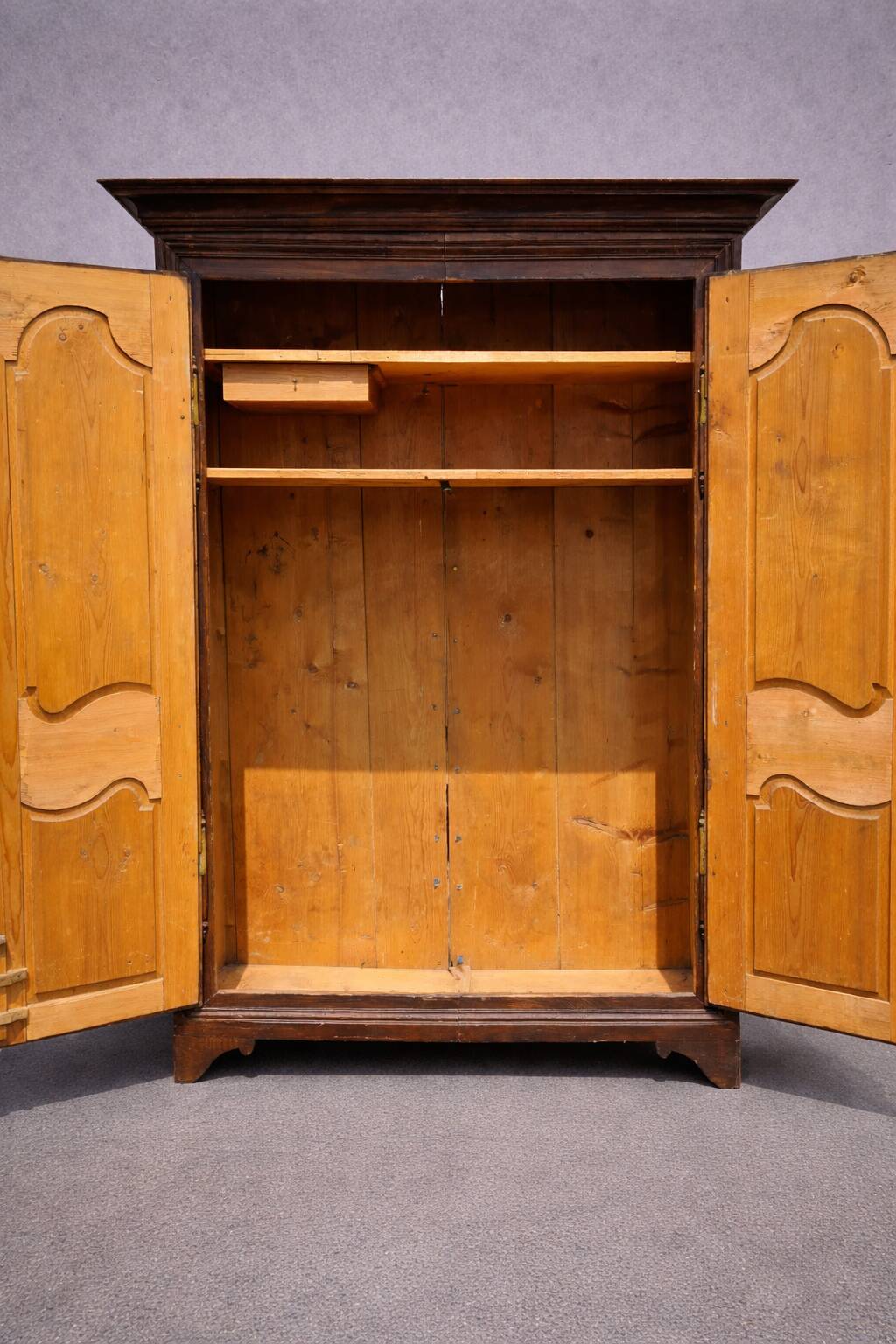 Antique solid wood wardrobe painted – Rustic/classic style