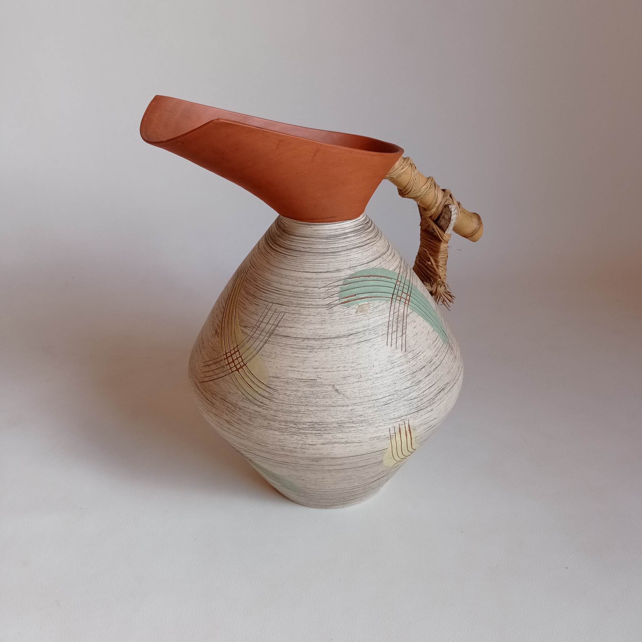 Carafe d’eau faite à la main des années 50