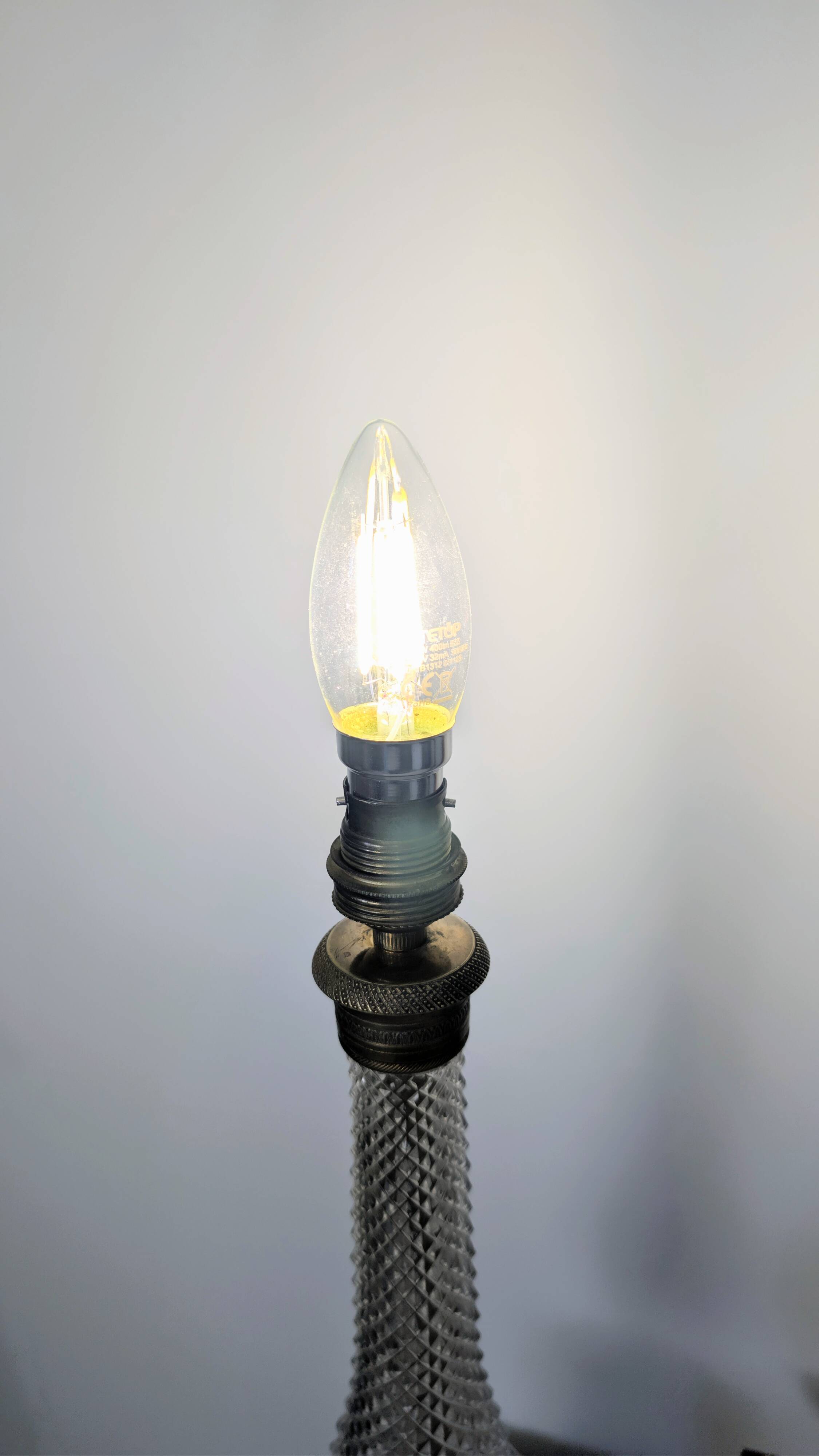Cut crystal lamp with a gilded bronze mount, early 20th century.