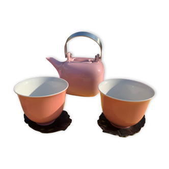 Pink teapot Palais des Thés and 2 bowls with saucers
