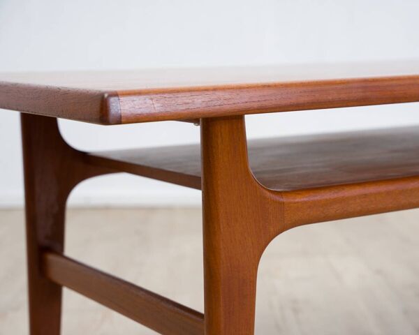 Table basse danoise en teck par Nils Bach, années