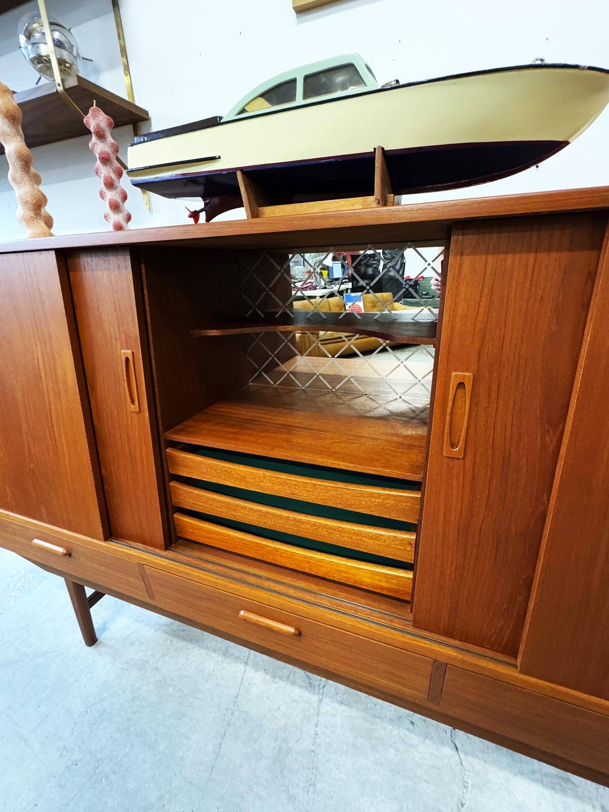 Buffet/commode en teck, Danemark années 60/70, vintage, milieu du siècle moderne