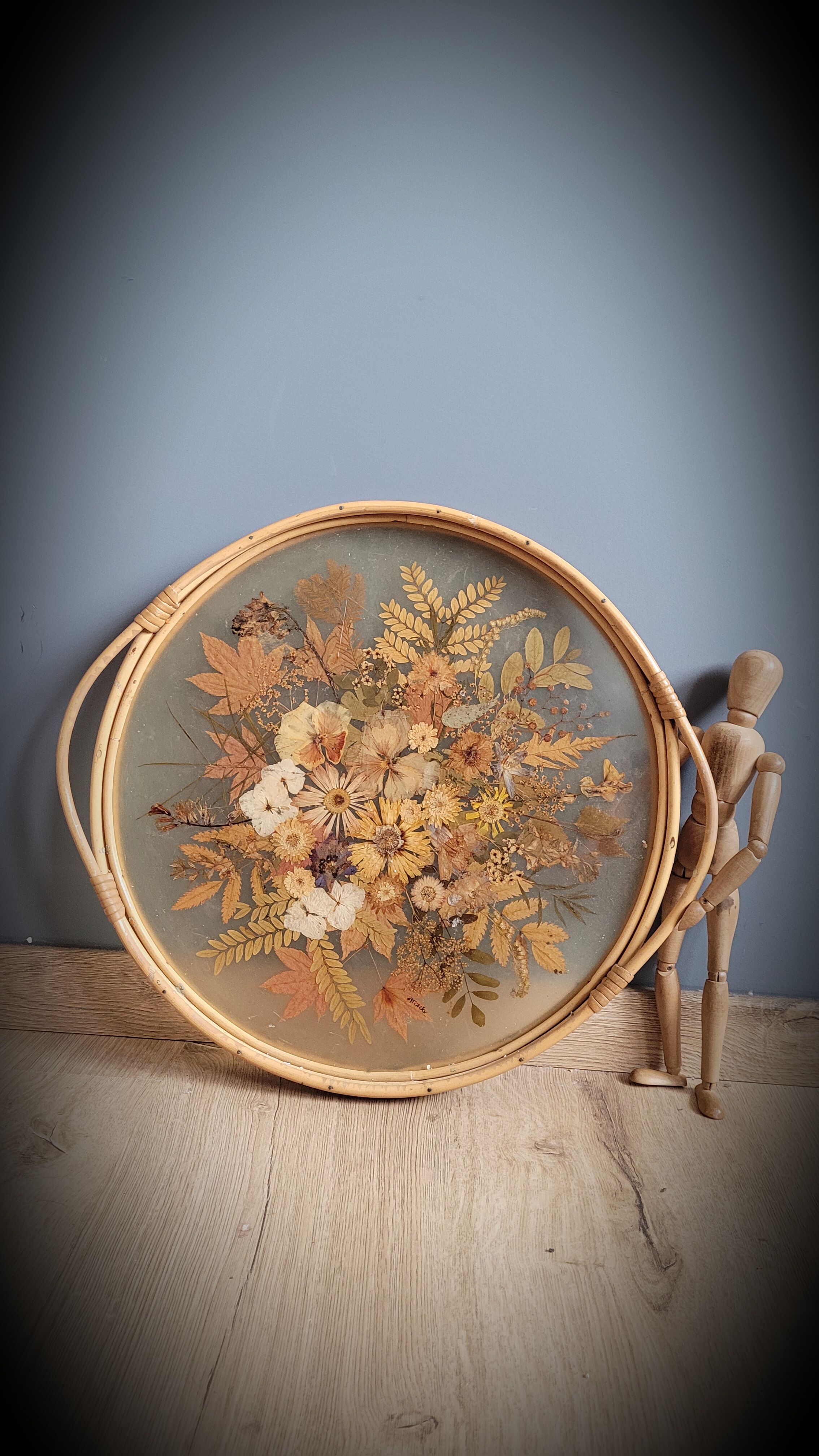 Rattan tray dried flowers