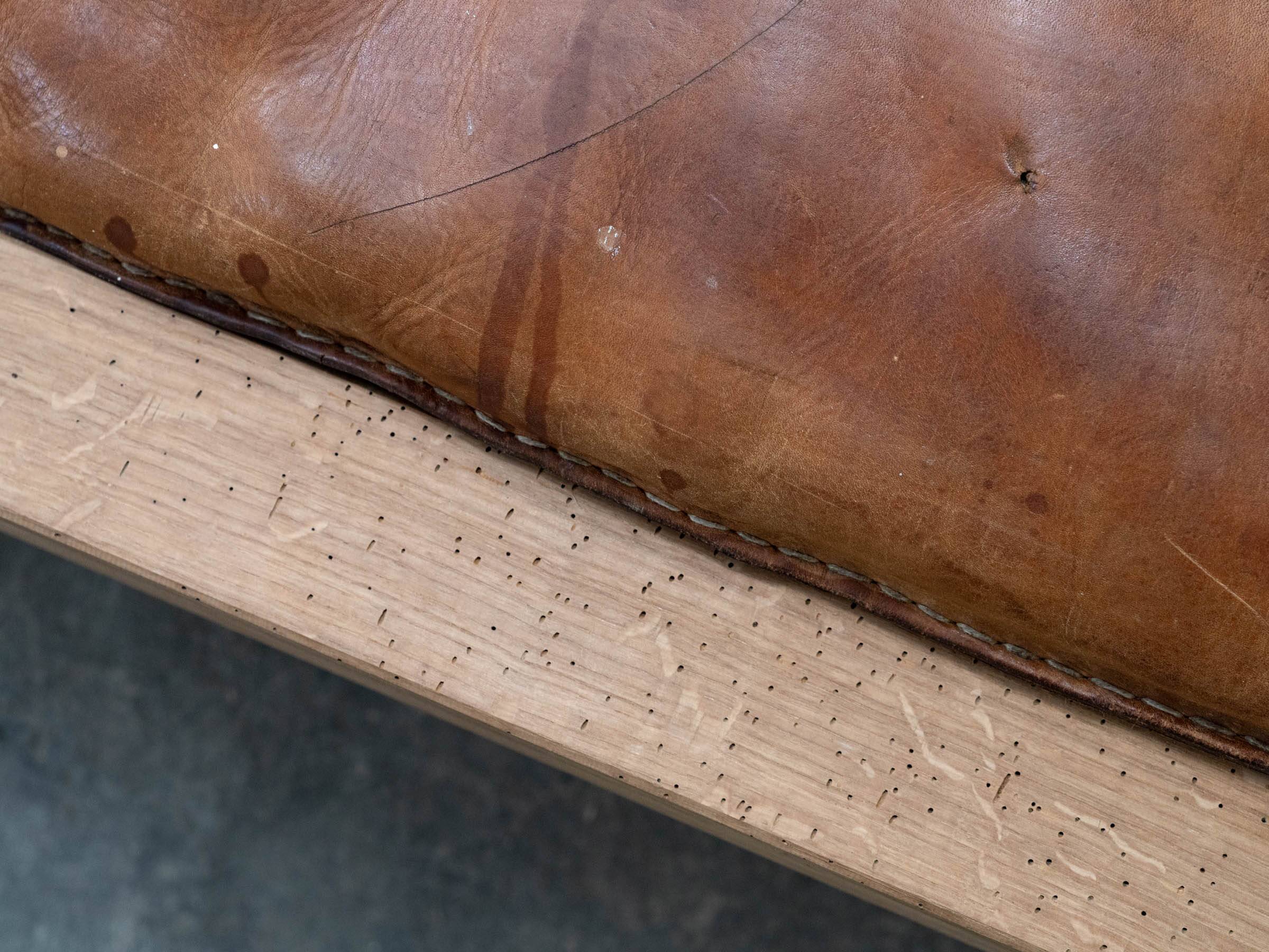 Daybed en cuir vintage et chêne 1950