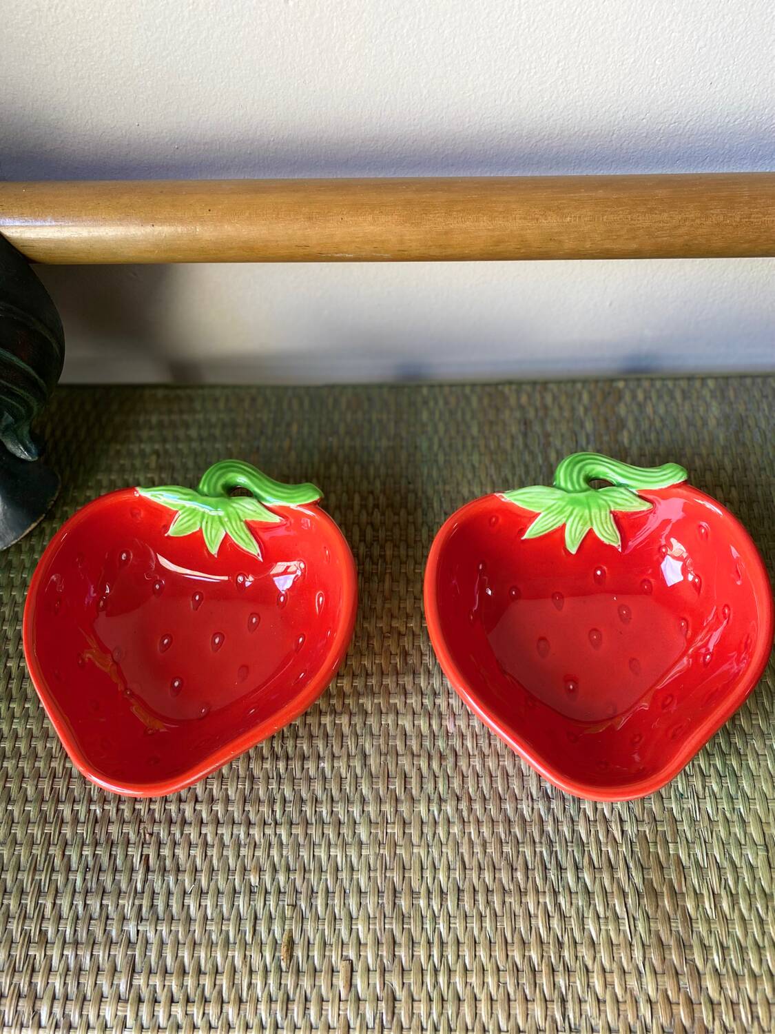 Ceramic strawberry cup