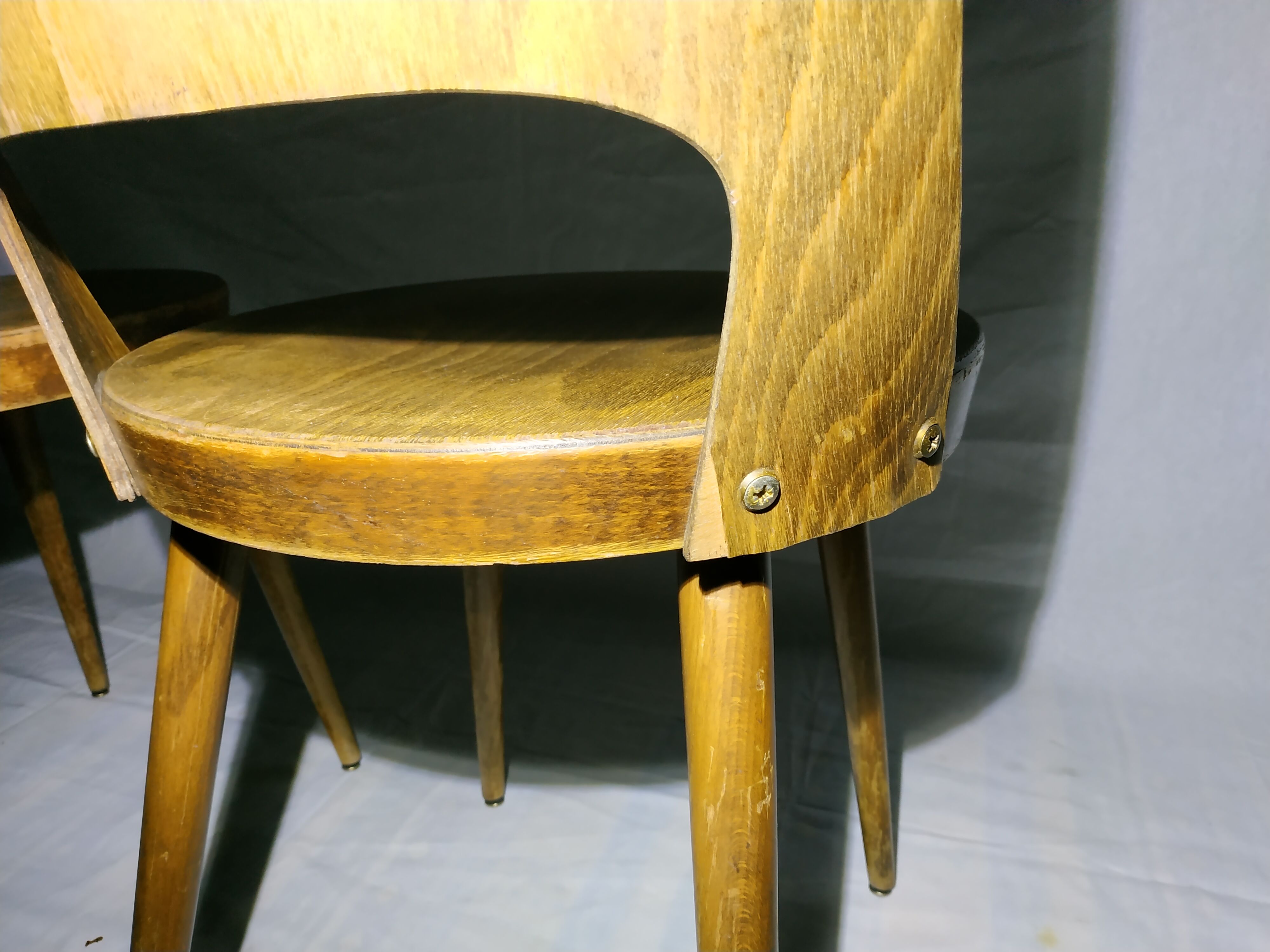 Paire de chaises Baumann modèle "Mondor" années 60